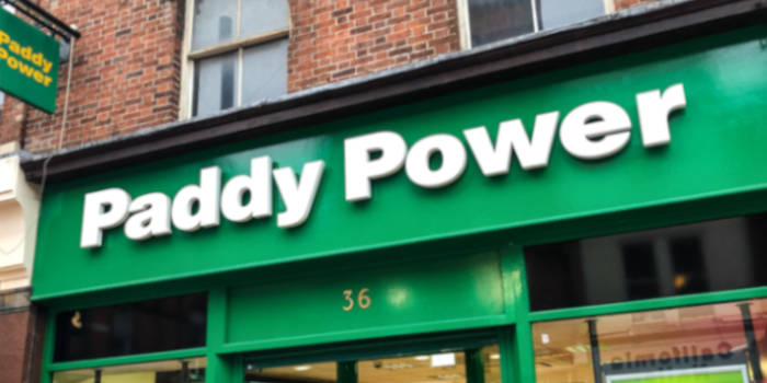 A Paddy Power bezar 21 uzletet es vallalja hogy tamogatja