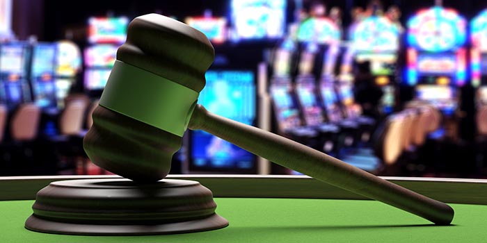 A kenti uzletember artatlannak vallja magat az illegalis penznyero automatak