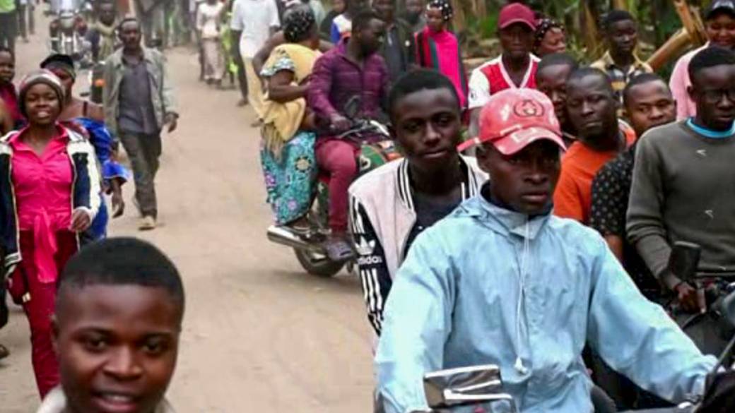 Kattintson ide a videó lejátszásához: „Ugandai iskolai támadás: Tucatnyian meghaltak, 6-ot elraboltak az Iszlám Államhoz köthető fegyveresek”