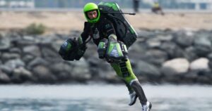 Kész, kész, repülni? Az első jet suit versenyt Dubaiban rendezték meg