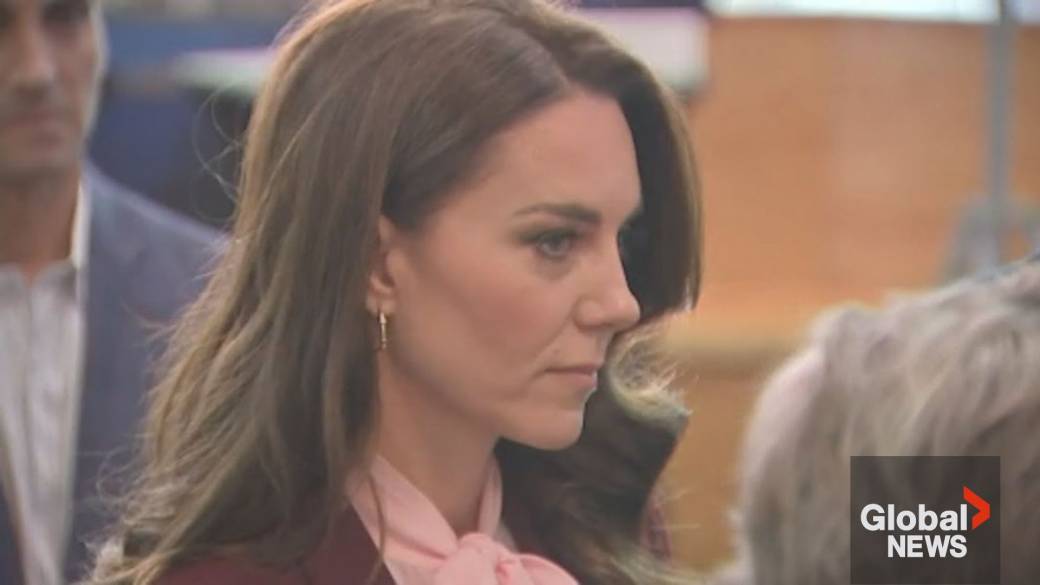 Klik for at afspille video: 'Kate Middleton kommer sig på hospitalet efter vellykket abdominal operation'