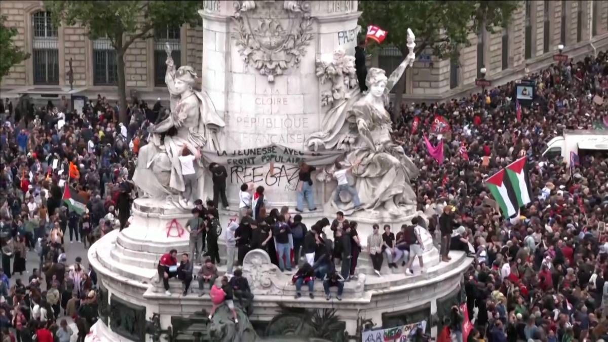 Kattintson ide a videó lejátszásához: „Szükséges a szabadság védelméhez”: francia tüntetők a szélsőjobb ellen vonulnak Párizsban