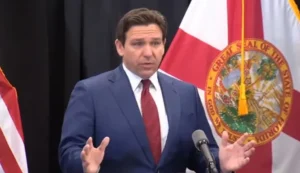 Ron DeSantis floridai kormányzó aláírta a Gaming Control Commission tagjainak