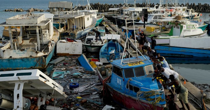 A Beryl hurrikán Jamaicára csapódott, miután legalább hat embert megölt