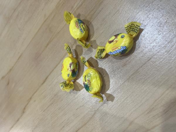 A rendőrségnek átadott cukorkák közül négyet.